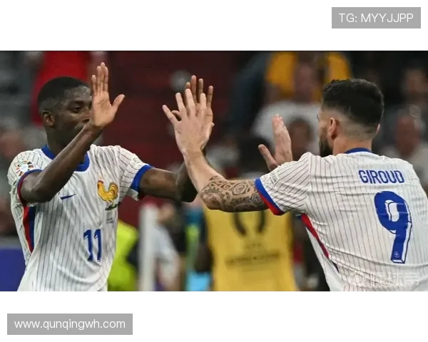 《吉鲁弗格森锋线对决佩莱格里尼领衔罗马里尔首发阵容》